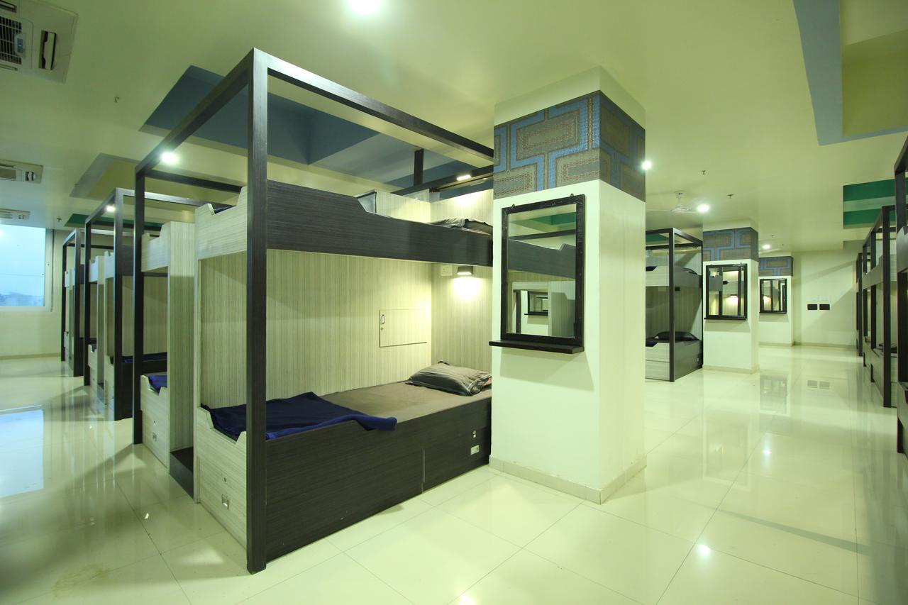 Jackpot Room In & Out Dormitory Ahmedabad Exterior photo