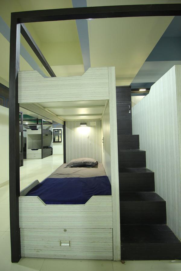 Jackpot Room In & Out Dormitory Ahmedabad Exterior photo