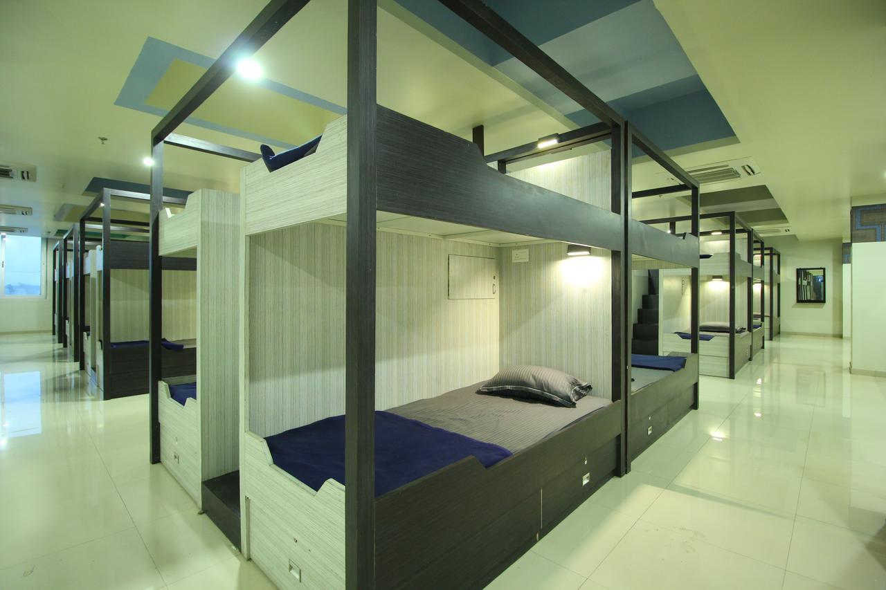 Jackpot Room In & Out Dormitory Ahmedabad Exterior photo